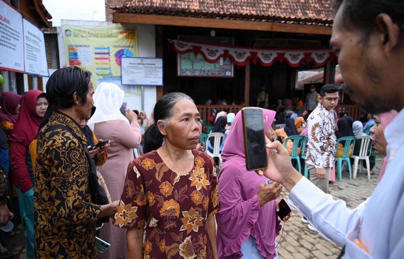 Digitalisasi Bansos, Ponsel Gratis Diprioritaskan bagi Warga Paling Membutuhkan