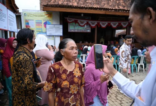 Digitalisasi Bansos, Ponsel Gratis Diprioritaskan bagi Warga Paling Membutuhkan